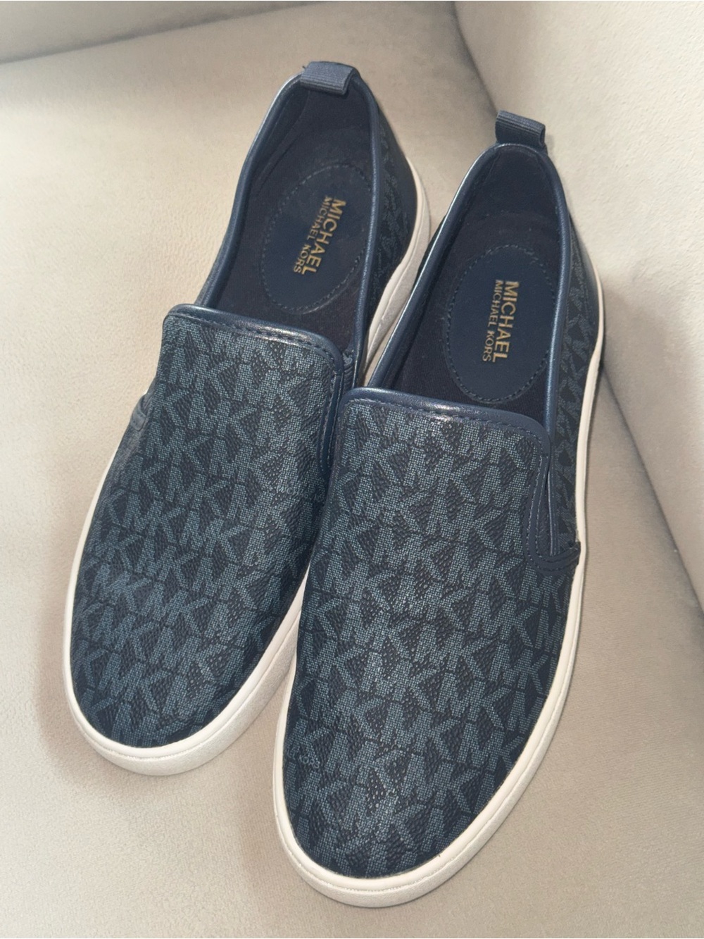 Michael Kors Cal Logo size 6.5 Navy